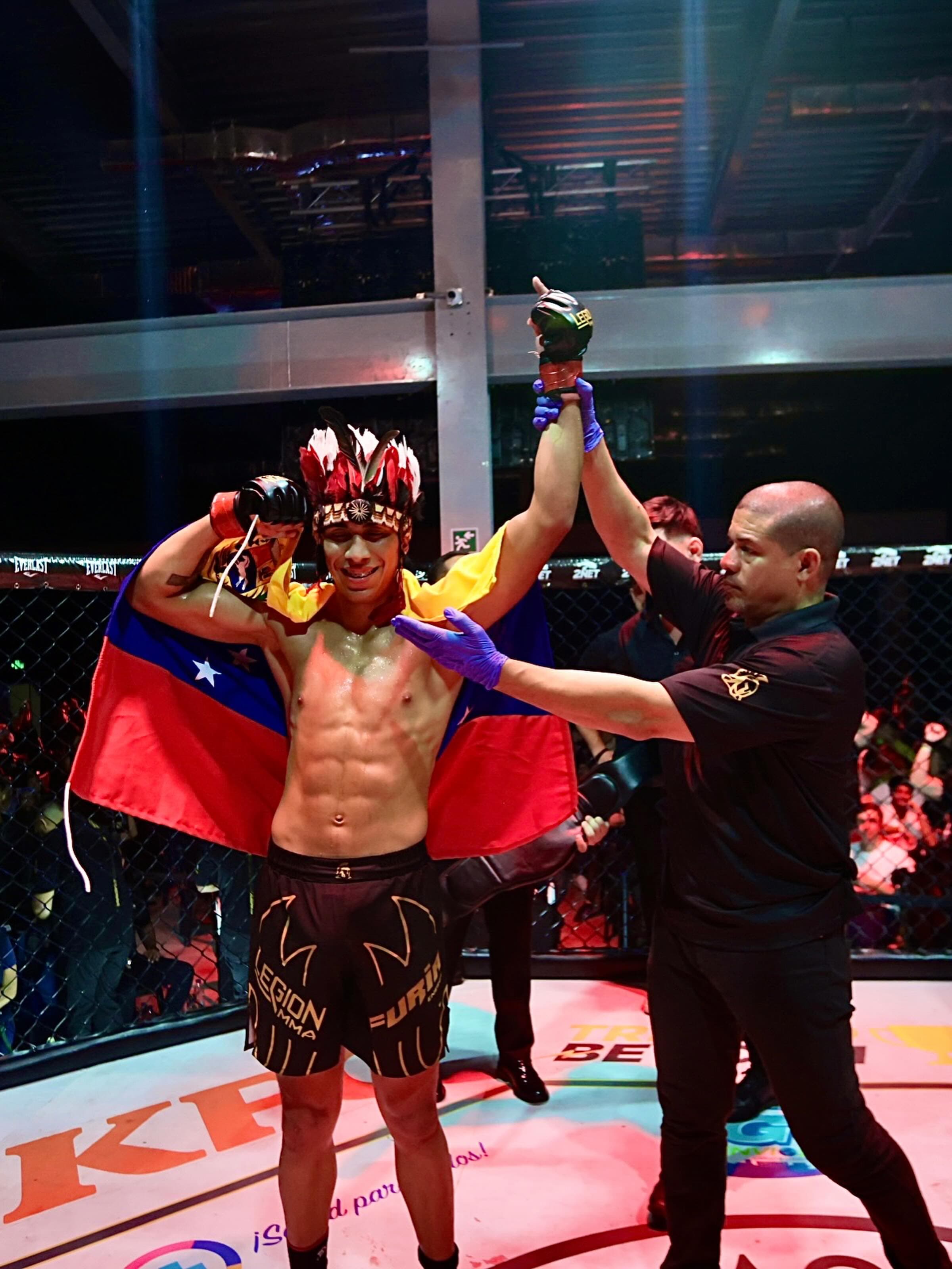 Campeón de Legión con la bandera de Venezuela